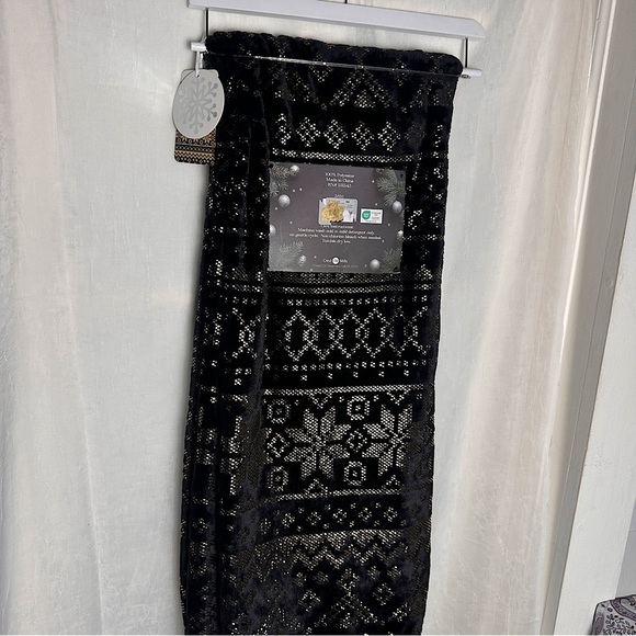 3/$20 💥  Have A Holly Jolly Merry Christmas Black Gold Foil Plush Throw Blanket - Picture 9 of 17